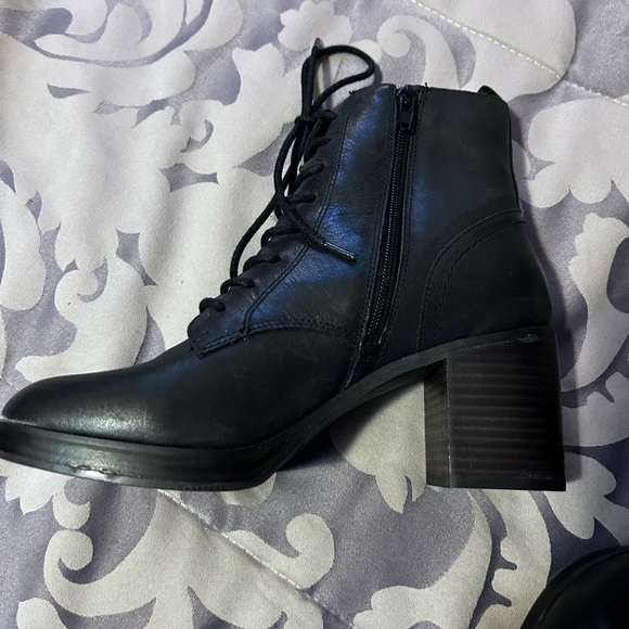 Sole Society brand new leather boots with block heel. genuine leather. - Picture 3 of 9